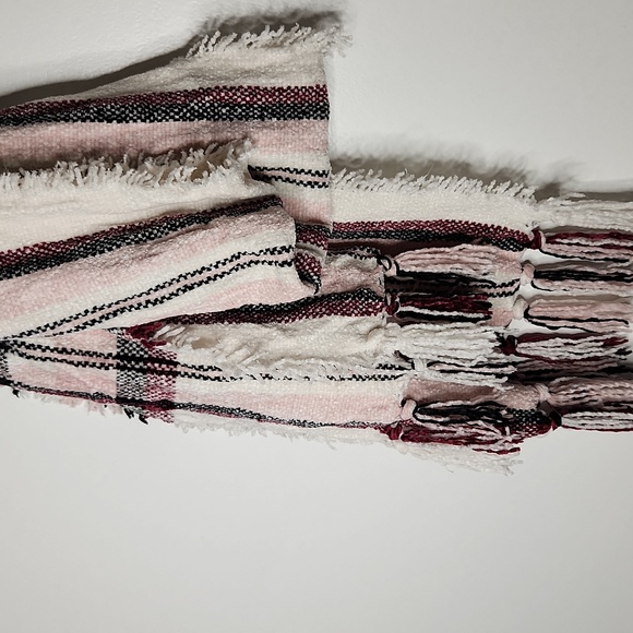 NWT 🧣🤍❤️ Style & Co. Stripe Scarf warm and cozy Chenille - Picture 2 of 3